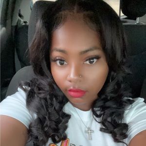 Meet your Posher, Dominique